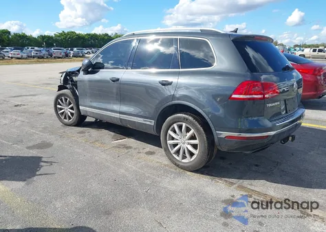 2016 Volkswagen Touareg Vr6 Sport z USA, uszkodzony, nr VIN WVGEF9BP5GD012386